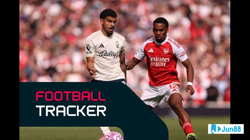 Các cầu thủ Nordia Jerusalem và Shimshon Tel Aviv tranh chấp quả bóng trên sân cỏ Các cầu thủ Nordia Jerusalem và Shimshon Tel Aviv tranh chấp quả bóng trên sân cỏ